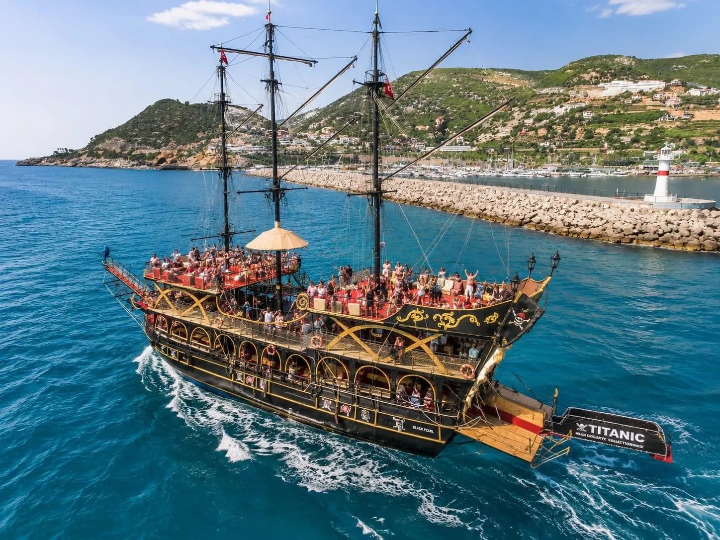 Alanya: Pirate- Party Boat Tour with Lunch & Drinks