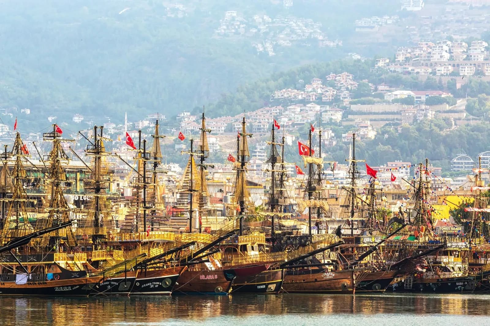 Alanya: Luxury Pirate Boat w/Transfer, Lunch & Soft Drinks