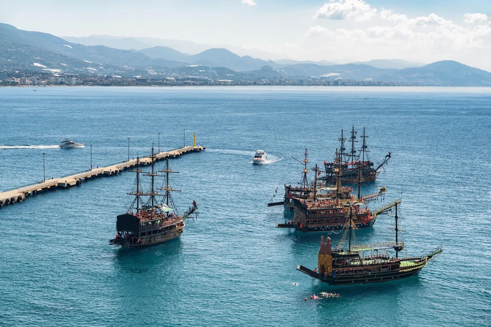 Alanya: Luxury Pirate Boat w/Transfer, Lunch & Soft Drinks