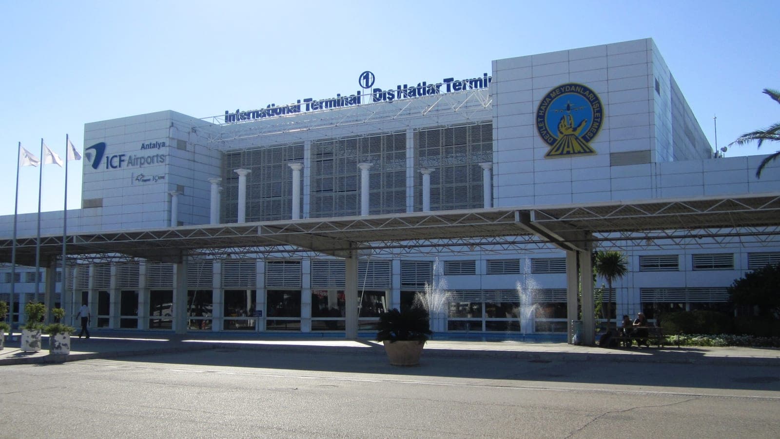 Im internationalen Terminal des Flughafens Antalya